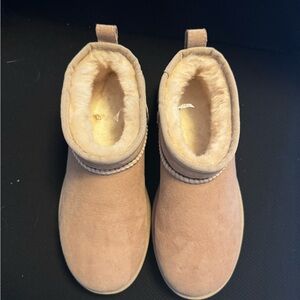 UGG Classic Ultra Mini in Sand. Size 8